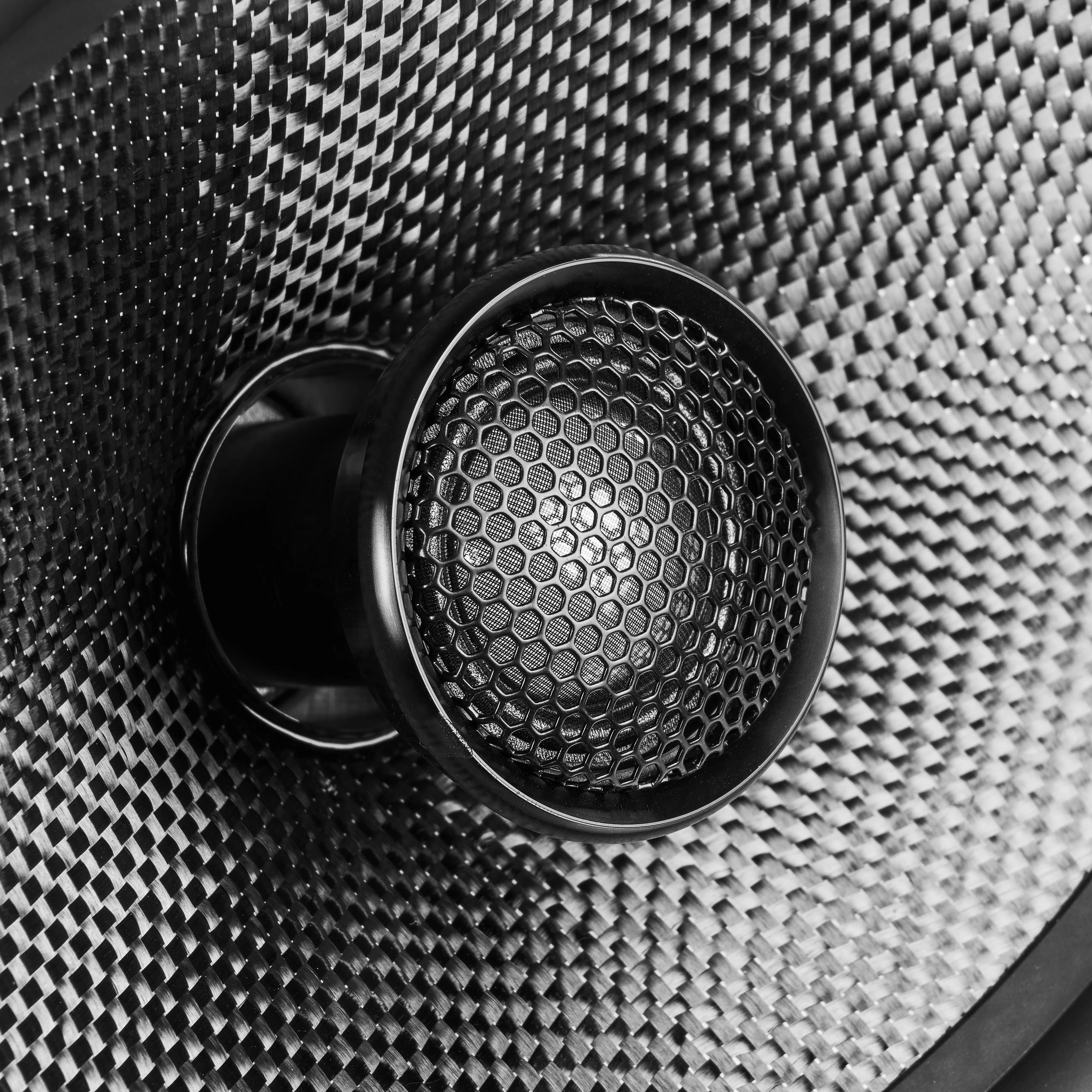XSP692 900W Peak (300W) RMS X-Series 6"x9" 2-Way Coaxial Speakers with Carbon Fiber Cones and 25mm Silk Dome Tweeters - Image 8